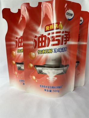 500g de sachet de détergent liquide pour soins personnels de forme libre tiennent la poche