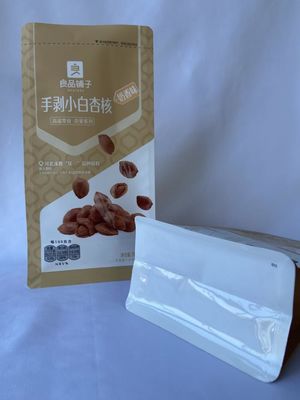 Les poches inférieures quadruples d'emballage alimentaire jetables tiennent les sachets en plastique