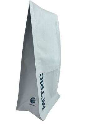 Sac d'emballage de café en papier kraft blanc avec fond plat et vernis mat
